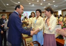 Ayollar haqida saralangan she’rlar to’plami Ayollar haqida saranlanga she'rlar to'plami