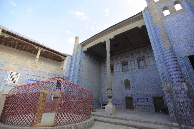 Toshhovli haram saroyi tarixiy yodgorligi tarixi va rasmlari